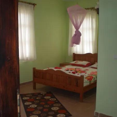 Hotell Jade 2*